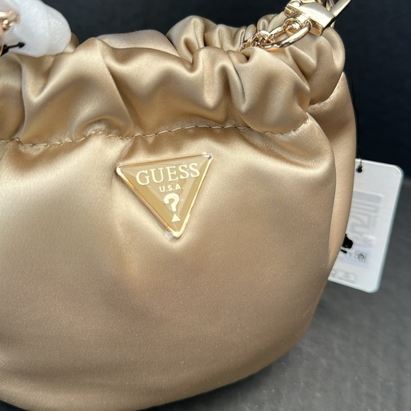 Guess Gold Shoulder Bag with Elegant Design - Picture 7 of 7